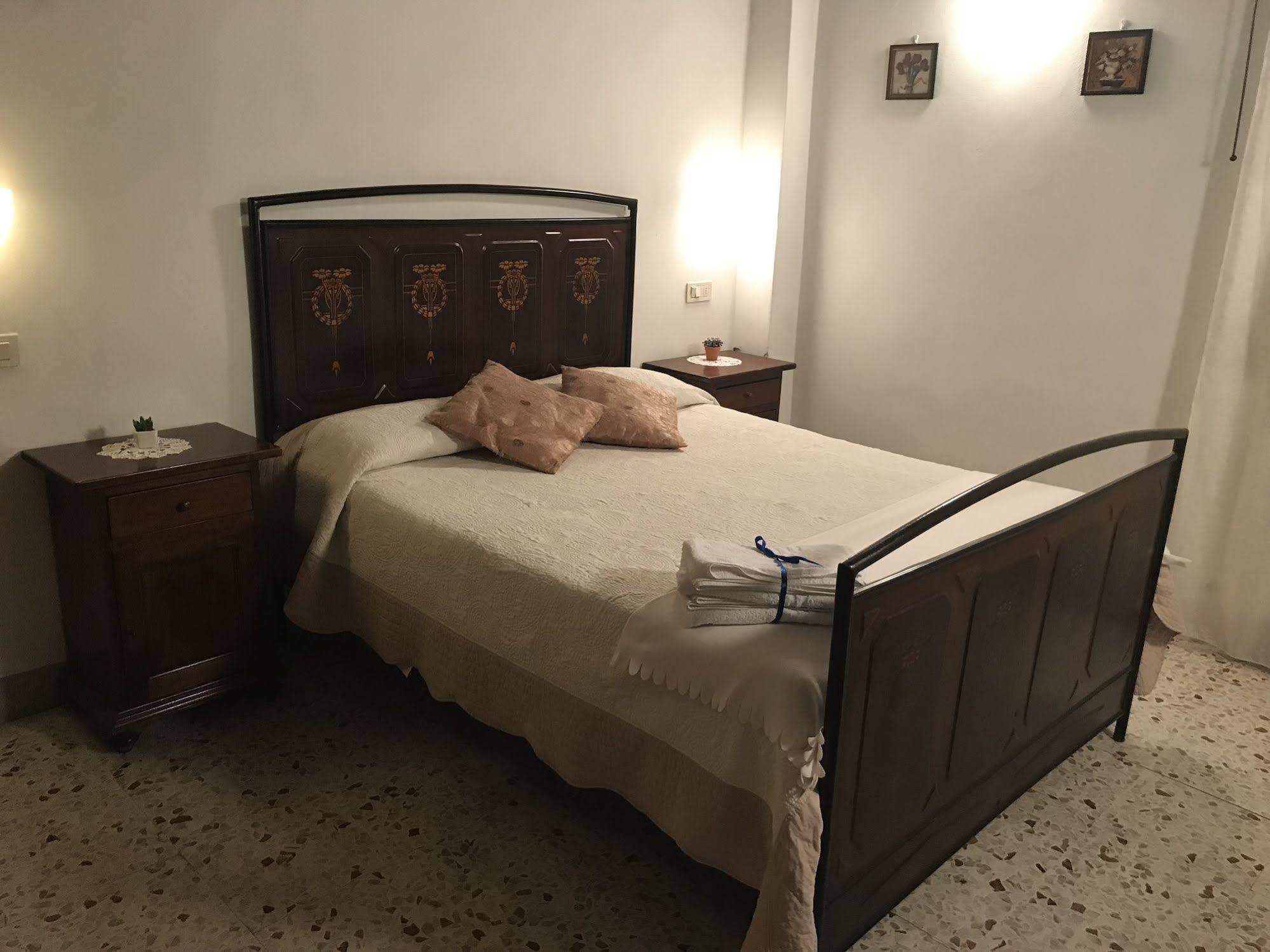 Camere Gozzante ปีเอนซา ภายนอก รูปภาพ